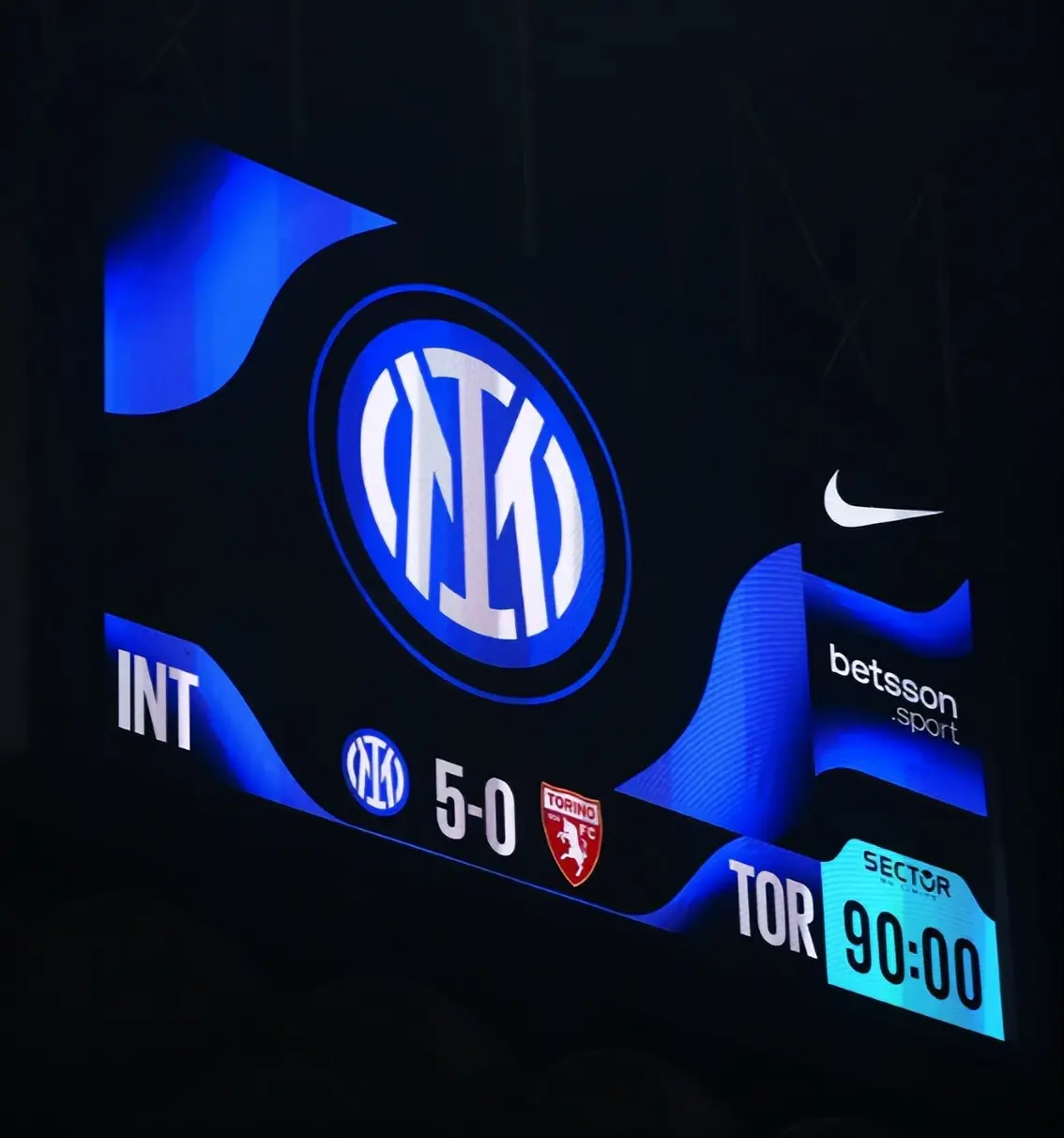 博尼和皮奥, 乌夫, 国米主场迎