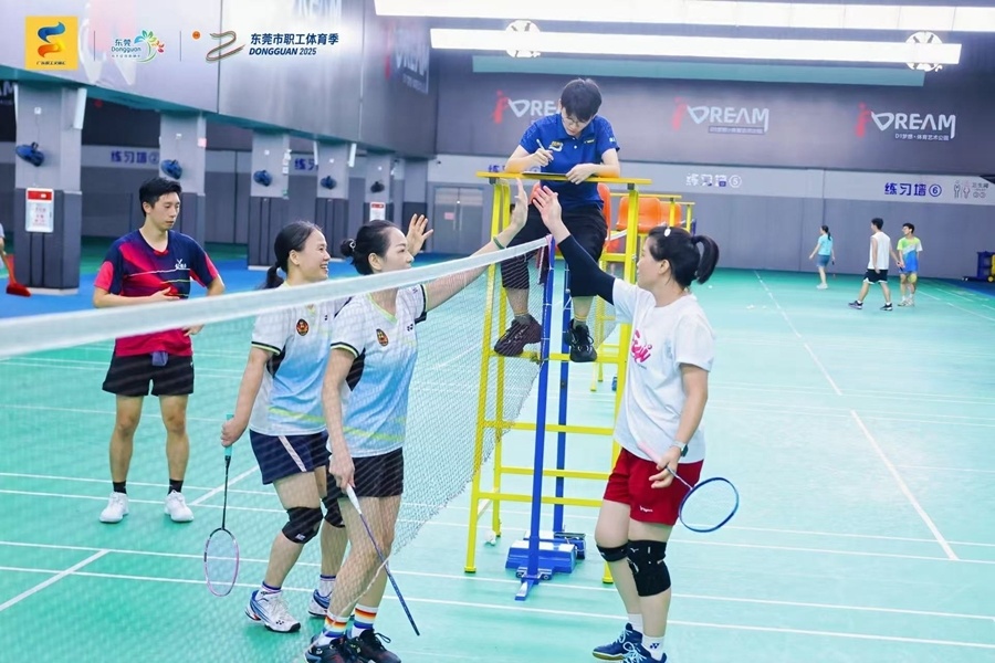 羽毛球在空, 障赛事顺利 羽毛球在空, 障赛事顺利