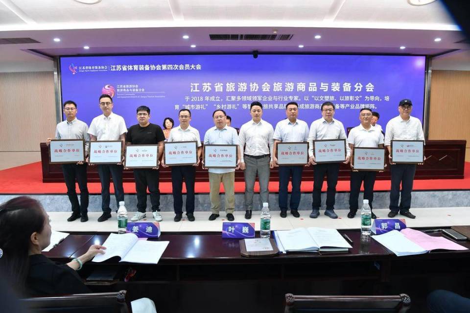 om, 黄啟元 om, 黄啟元